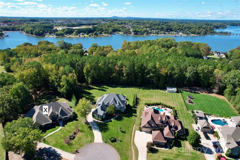 Property image 3 of 148 Castle Drive in Indian Forest, Mooresville, NC 28117