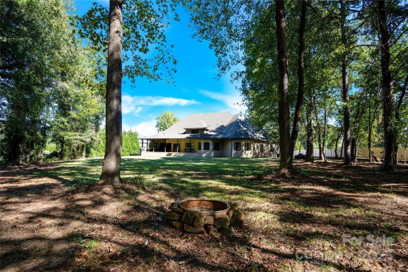 Property image 5 of 148 Castle Drive in Indian Forest, Mooresville, NC 28117