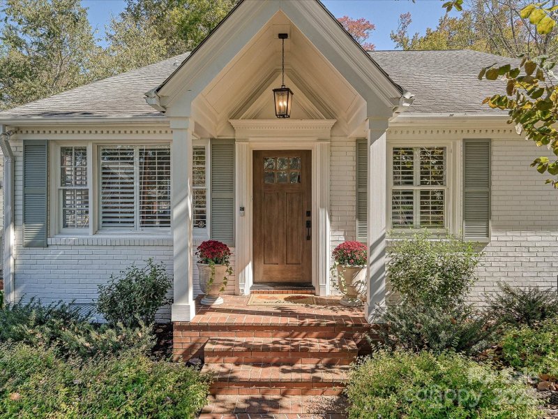 Property image 2 of 1937 Brandon Circle in Myers Park, Charlotte, NC 28211