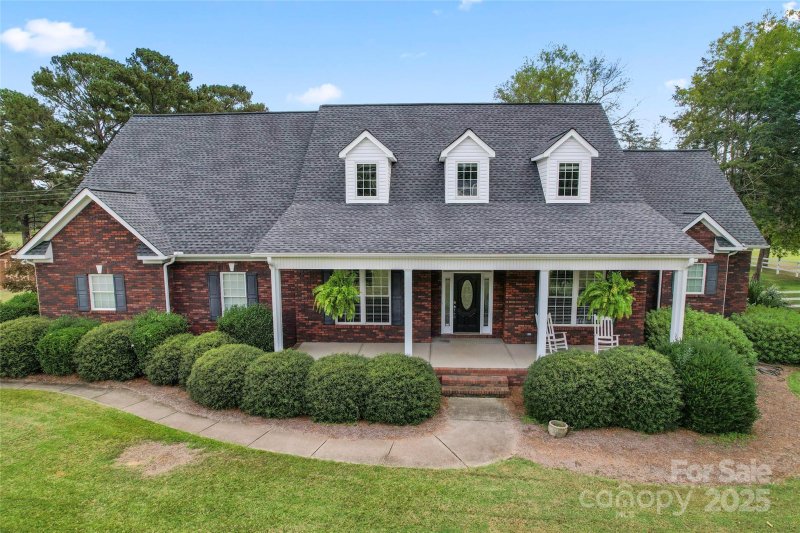 Property image 2 of 172 Fairway Circle Fairway Circle in Country Club Estates, Rock Hill, SC 29730