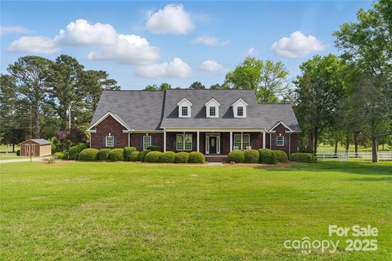 Property image 3 of 172 Fairway Circle Fairway Circle in Country Club Estates, Rock Hill, SC 29730