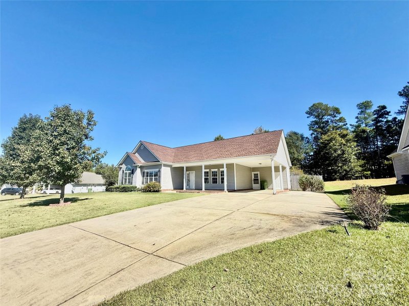 Property image 3 of 5064 Sedgefield Drive in Sedgefield, Lancaster, SC 29720