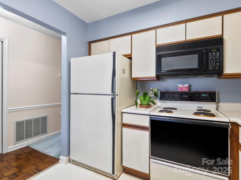 Property image 5 of 2604 Vineyard Boulevard in The Cloisters, Asheville, NC 28805