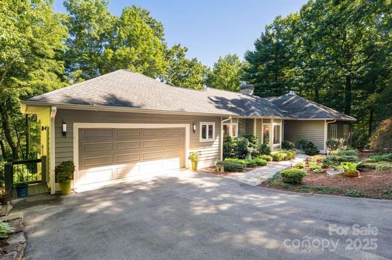 Property image 3 of 175 Old Hillside Lane in Kenmure, Flat Rock, NC 28731