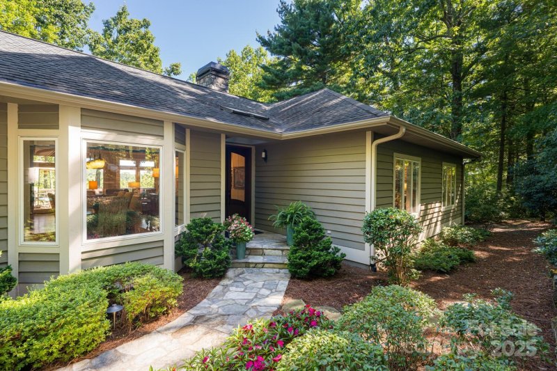 Property image 5 of 175 Old Hillside Lane in Kenmure, Flat Rock, NC 28731