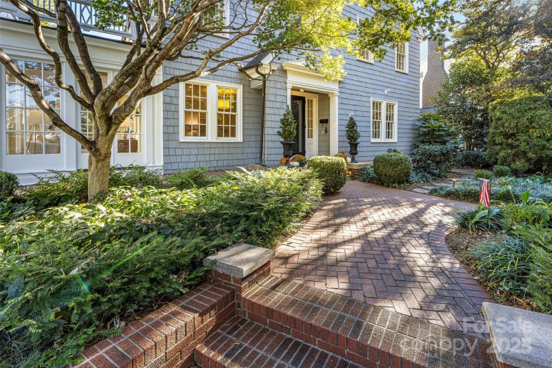 Property image 3 of 2119 Dilworth Road in Dilworth, Charlotte, NC 28203