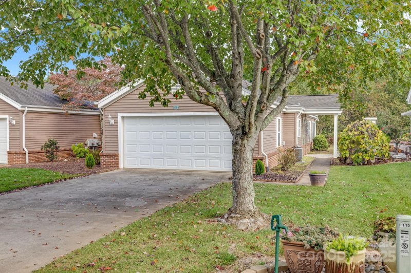 Property image 2 of 11 Heather Way in Brigadoon, Candler, NC 28715