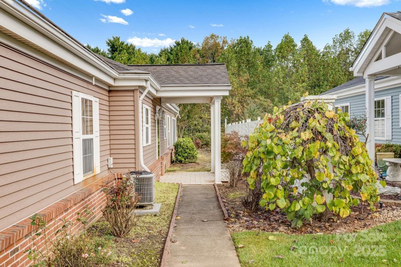 Property image 3 of 11 Heather Way in Brigadoon, Candler, NC 28715