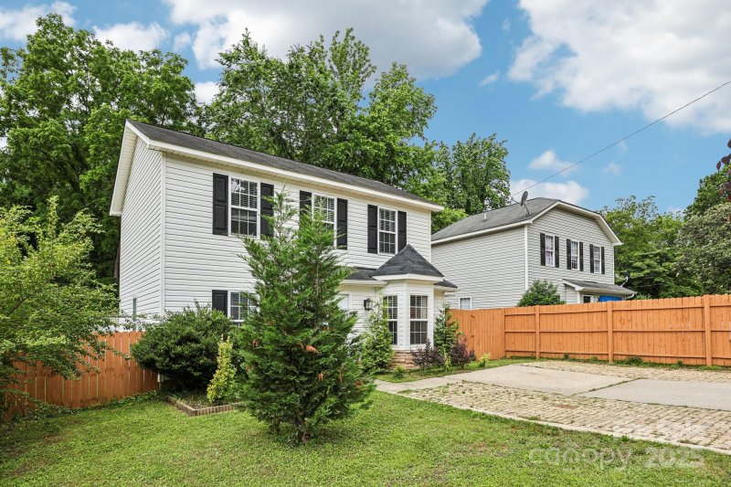 Property image 2 at 719 Dawn Circle, Charlotte, NC 28213