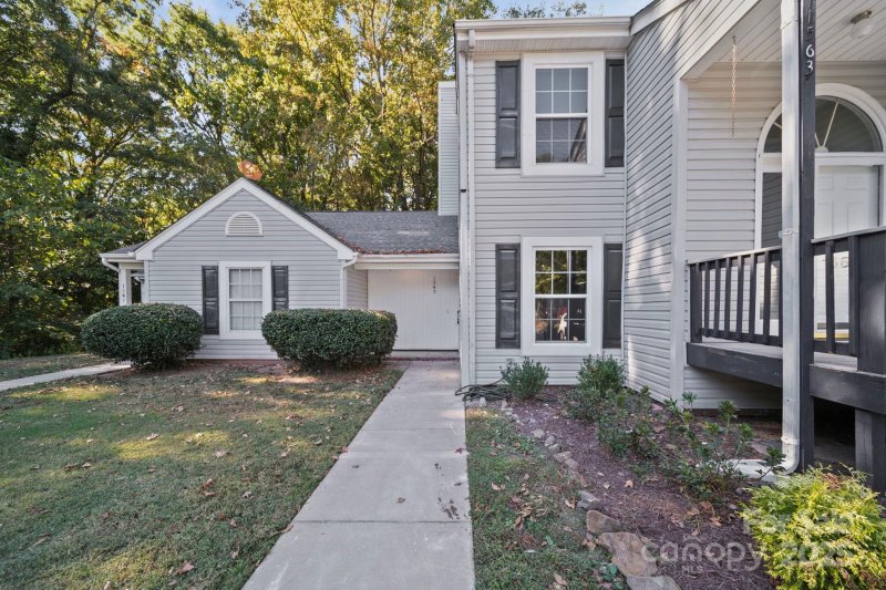 Property image 2 of 1565 Hunt Club Court in Hunt Club, Rock Hill, SC 29732