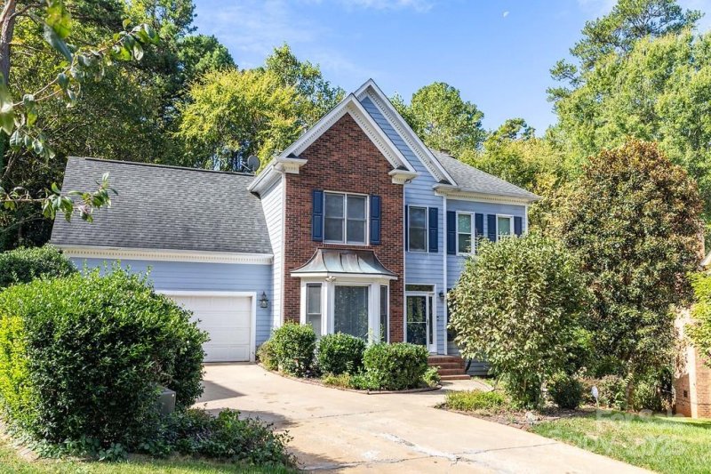 Property image 2 of 5238 Downing Creek Drive in Davis Lake, Charlotte, NC 28269