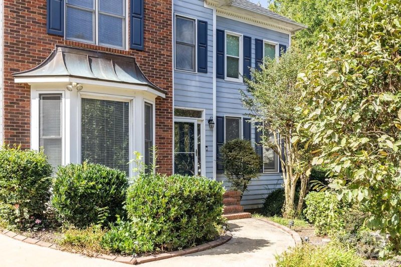Property image 3 of 5238 Downing Creek Drive in Davis Lake, Charlotte, NC 28269