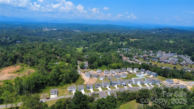 Property image 2 of 846 Adelston Lane in Rydele Heights, Asheville, NC 28804