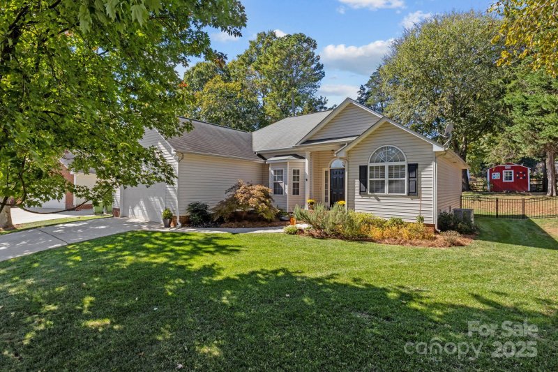 Property image 2 of 128 Birchwood Court in Deerfield, Mount Holly, NC 28120