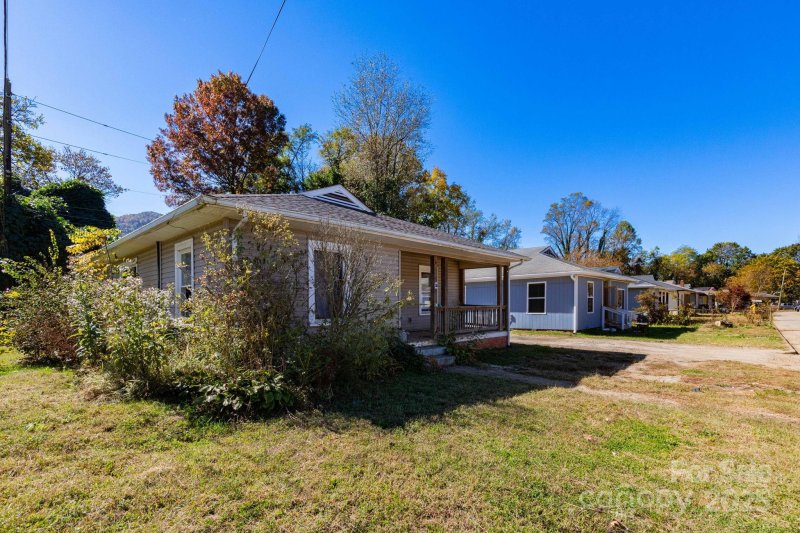 Property image 2 of 156 Edwards Avenue in Beacon Village, Swannanoa, NC 28778