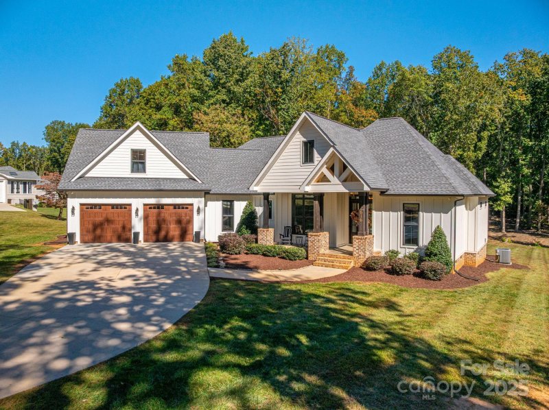 Property image 3 of 2616 Lee Lawing Road in Chancellor Park, Lincolnton, NC 28092