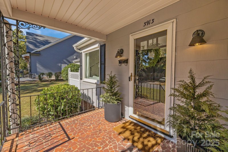 Property image 3 of 3913 Admiral Avenue in Plaza Forest, Charlotte, NC 28205