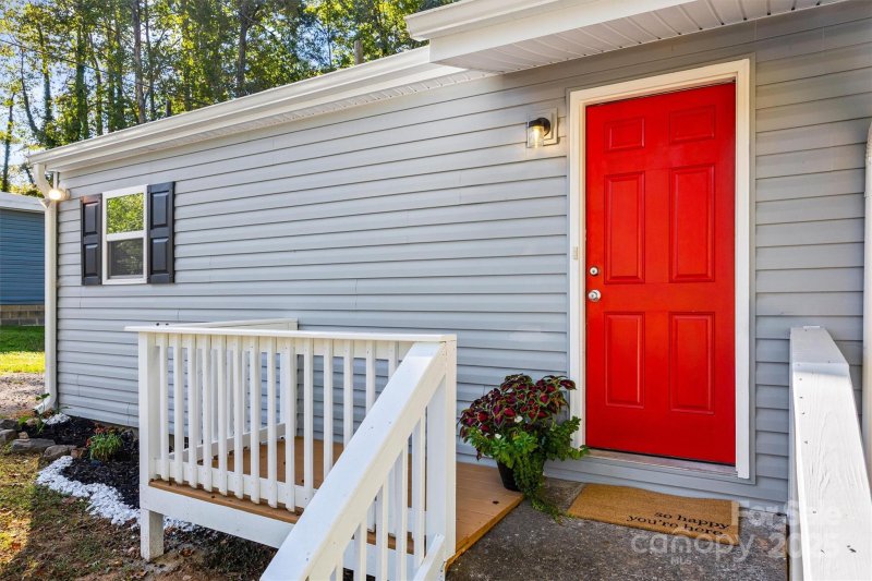 Property image 2 of 1203 Iva Avenue in Linwood Park, Gastonia, NC 28052