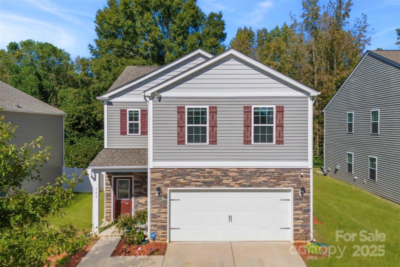 Property image 2 of 542 King Clover Lane in Boshamer Farms, Clover, SC 29710
