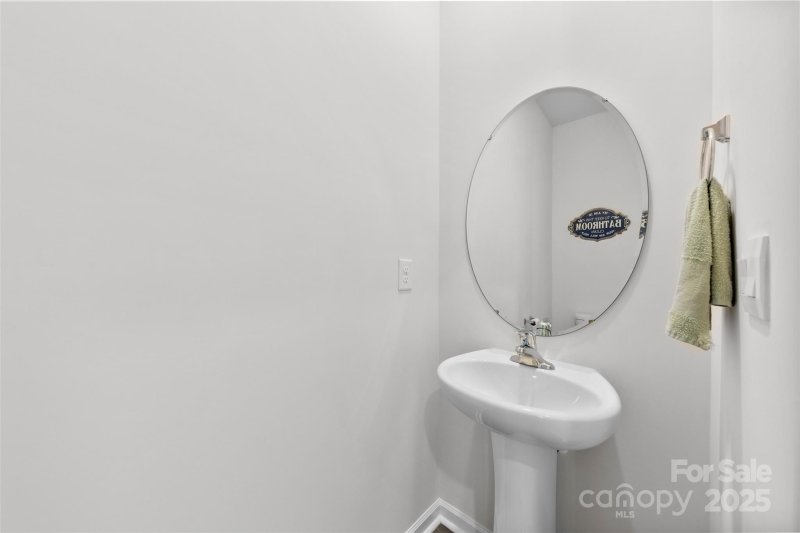 Property image 4 of 542 King Clover Lane in Boshamer Farms, Clover, SC 29710
