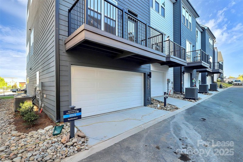 Property image 4 of 5027 Dutchess Drive in Chambray at Loso, Charlotte, NC 28203