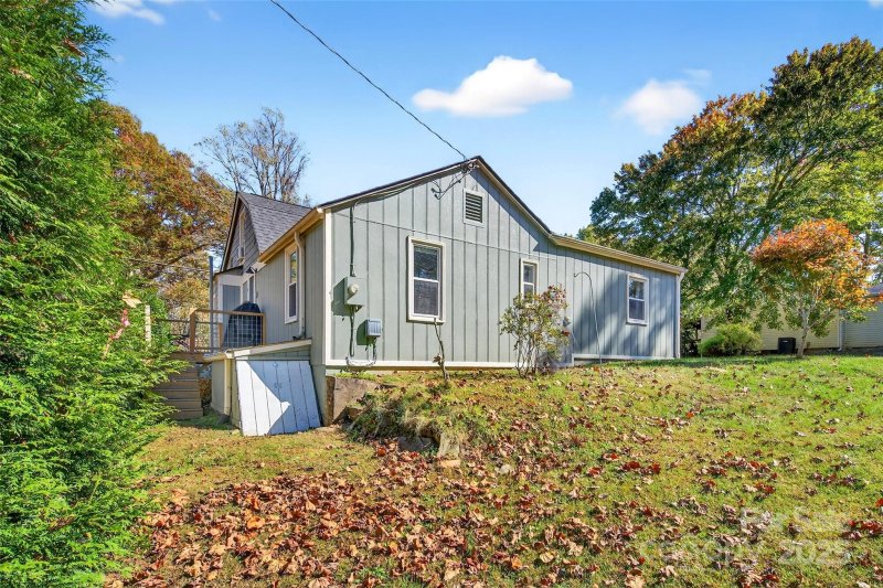 Property image 3 of 411 Hiawassee Avenue in Methodist Colony, Black Mountain, NC 28711