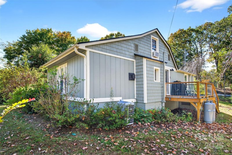 Property image 4 of 411 Hiawassee Avenue in Methodist Colony, Black Mountain, NC 28711