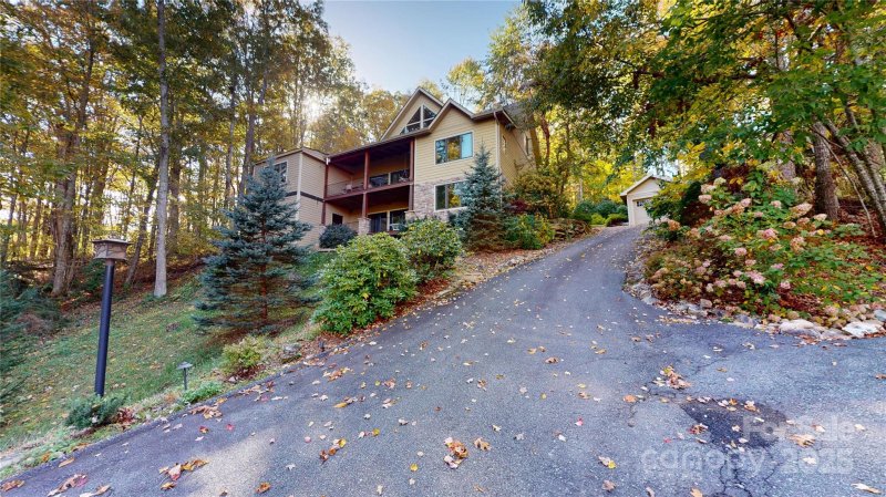 Property image 2 of 811 Hemlock Drive in Mountain Glen, Newland, NC 28657