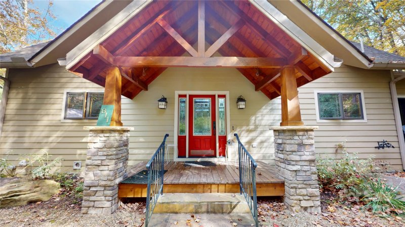 Property image 3 of 811 Hemlock Drive in Mountain Glen, Newland, NC 28657