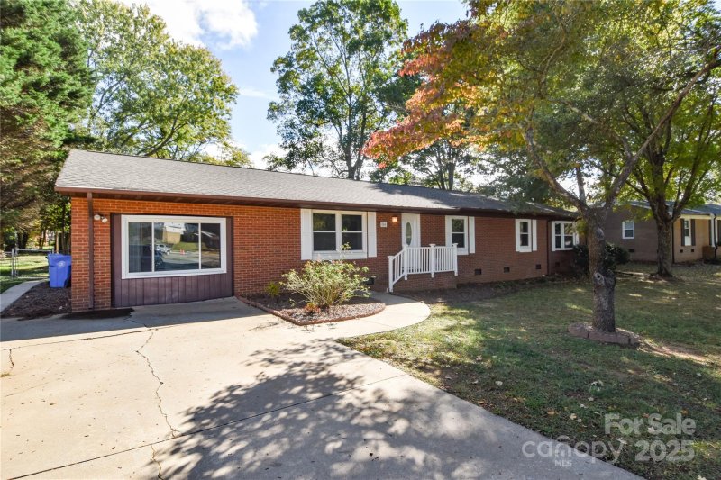 Property image 2 of 846 S Magnolia Street in White Oaks, Mooresville, NC 28115