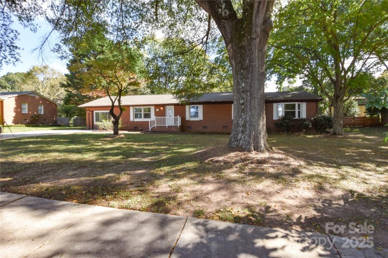 Property image 5 of 846 S Magnolia Street in White Oaks, Mooresville, NC 28115