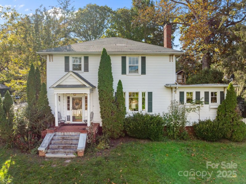 Property image 2 of 891 Hendersonville Road in Biltmore Forest, Asheville, NC 28803