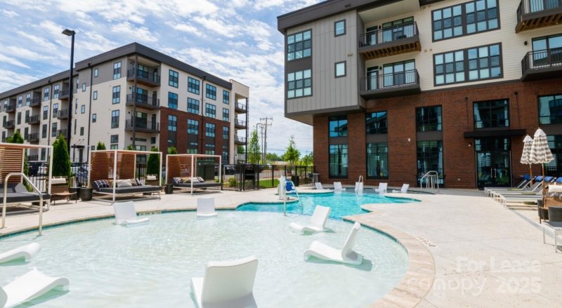 704 W Tremont Avenue