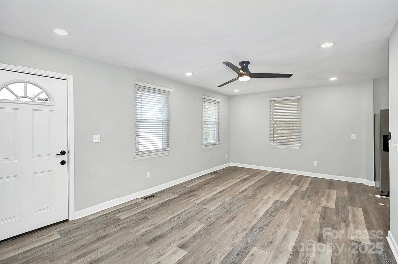 Property image 3 of 2921 Ravencroft Drive in Glendale Acres, Charlotte, NC 28208