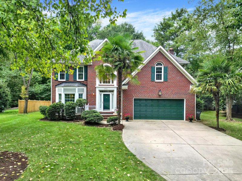 Mallard Grove, Charlotte Community