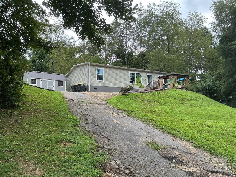 Property image 3 of 30 And 32 W Skyland Circle in Riverside Woodfin, Asheville, NC 28804