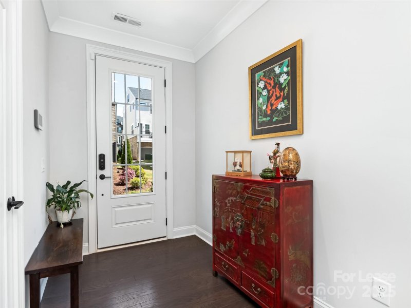 Property image 3 of 5044 Harrowsmith Lane in Elizabeth Glen, Charlotte, NC 28204