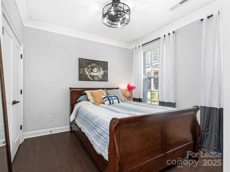 Property image 5 of 5044 Harrowsmith Lane in Elizabeth Glen, Charlotte, NC 28204