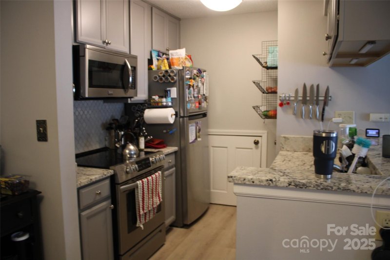 Property image 2 of 427 W 8th Street in Springfield Square, Charlotte, NC 28202