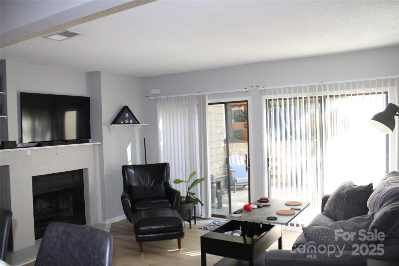 Property image 5 of 427 W 8th Street in Springfield Square, Charlotte, NC 28202