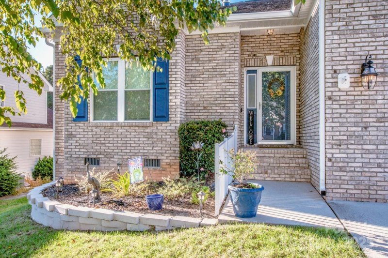 Property image 2 of 132 Quail Haven Drive in Quail Hollow, Troutman, NC 28166