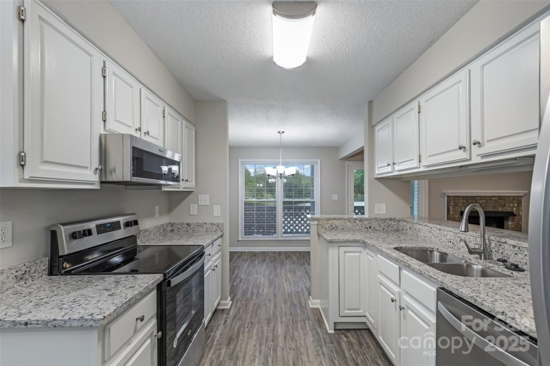 Property image 5 of 5867 Harris Grove Lane in Harris Lake, Charlotte, NC 28212