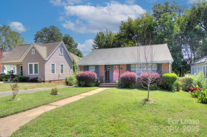 Property image 2 of 629 Grandin Road in Wesley Heights, Charlotte, NC 28208