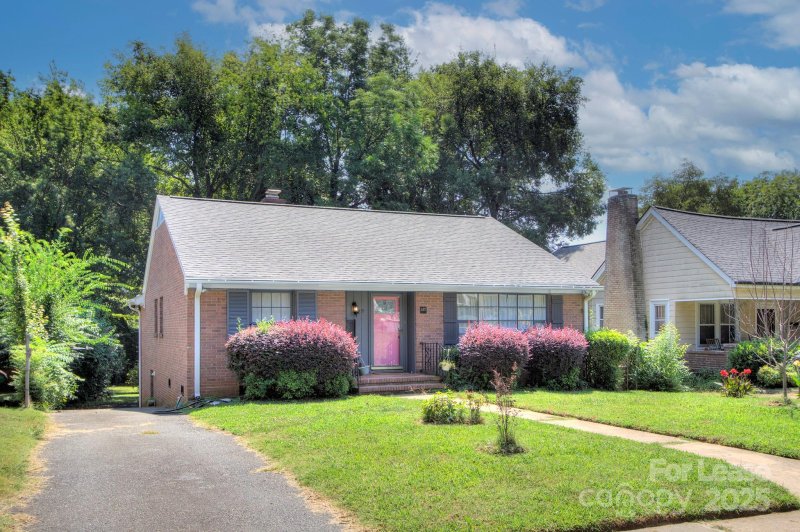 Property image 3 of 629 Grandin Road in Wesley Heights, Charlotte, NC 28208