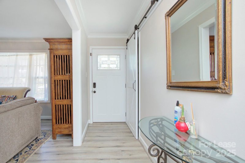 Property image 4 of 629 Grandin Road in Wesley Heights, Charlotte, NC 28208