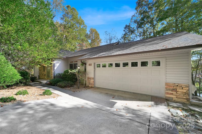 Property image 2 at 16 Unoga Court, Brevard, NC 28712