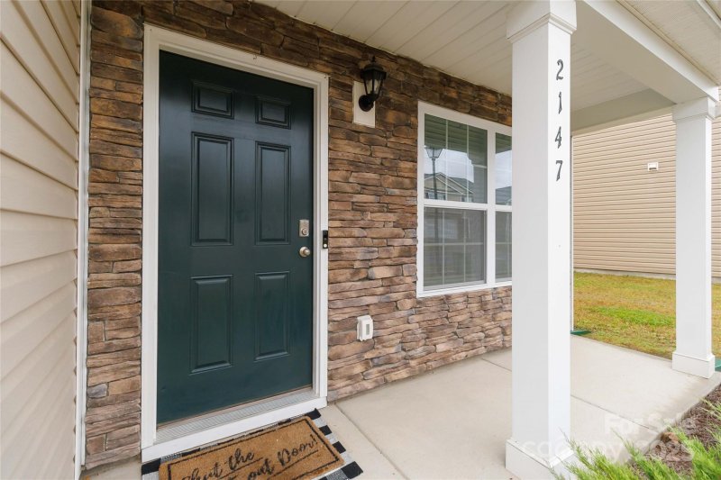 Property image 2 of 2147 Eastway Drive in Spencer Mountain Village, Dallas, NC 28034