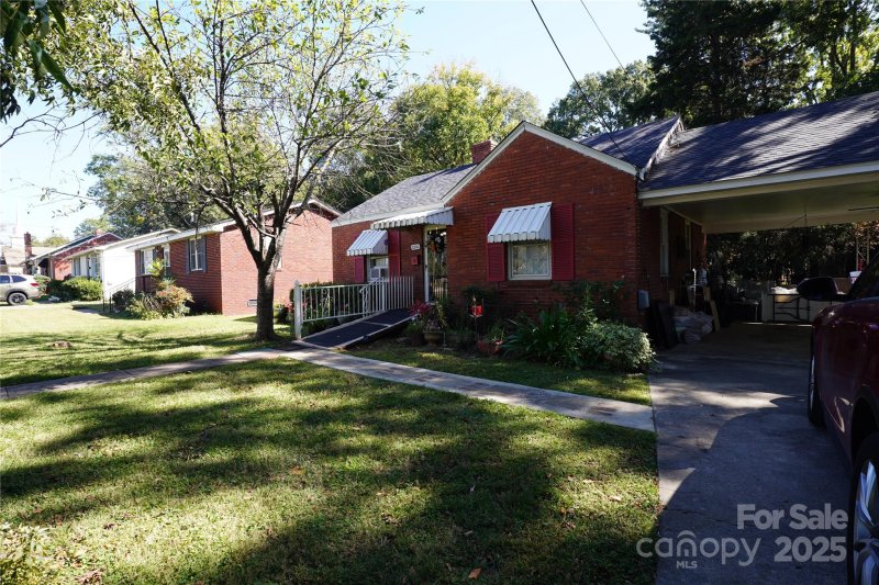 Property image 3 at 2206 Bancroft Street, Charlotte, NC 28206