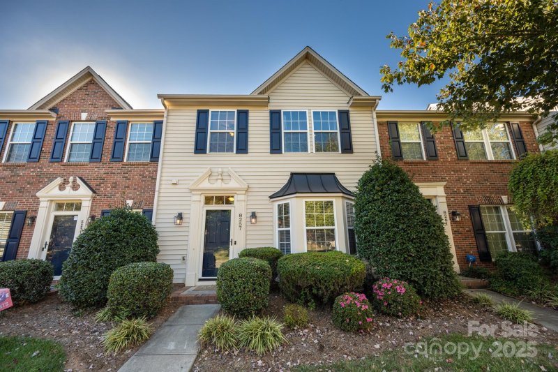 Property image 2 of 8257 Bridgegate Drive in Gilead Ridge, Huntersville, NC 28078