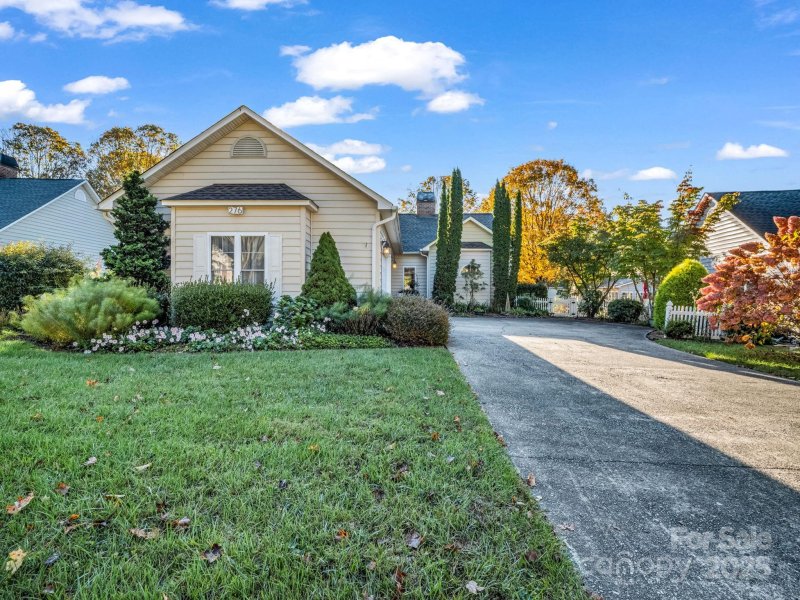 Property image 2 of 276 Cambridge Drive in DeerLake Village, Brevard, NC 28712